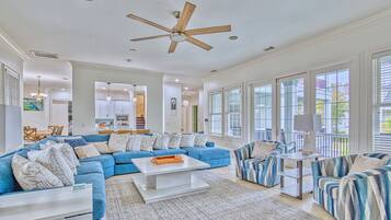 Una Smart TV, videojuegos, una mesa de tenis de mesa, libros