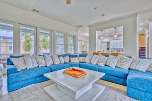 Smart TV, video games, table tennis, books - Custom Putting Green, Game Room, Steps to Beach, Private Pool w/ TV, Elevator (Hilton Head Island)