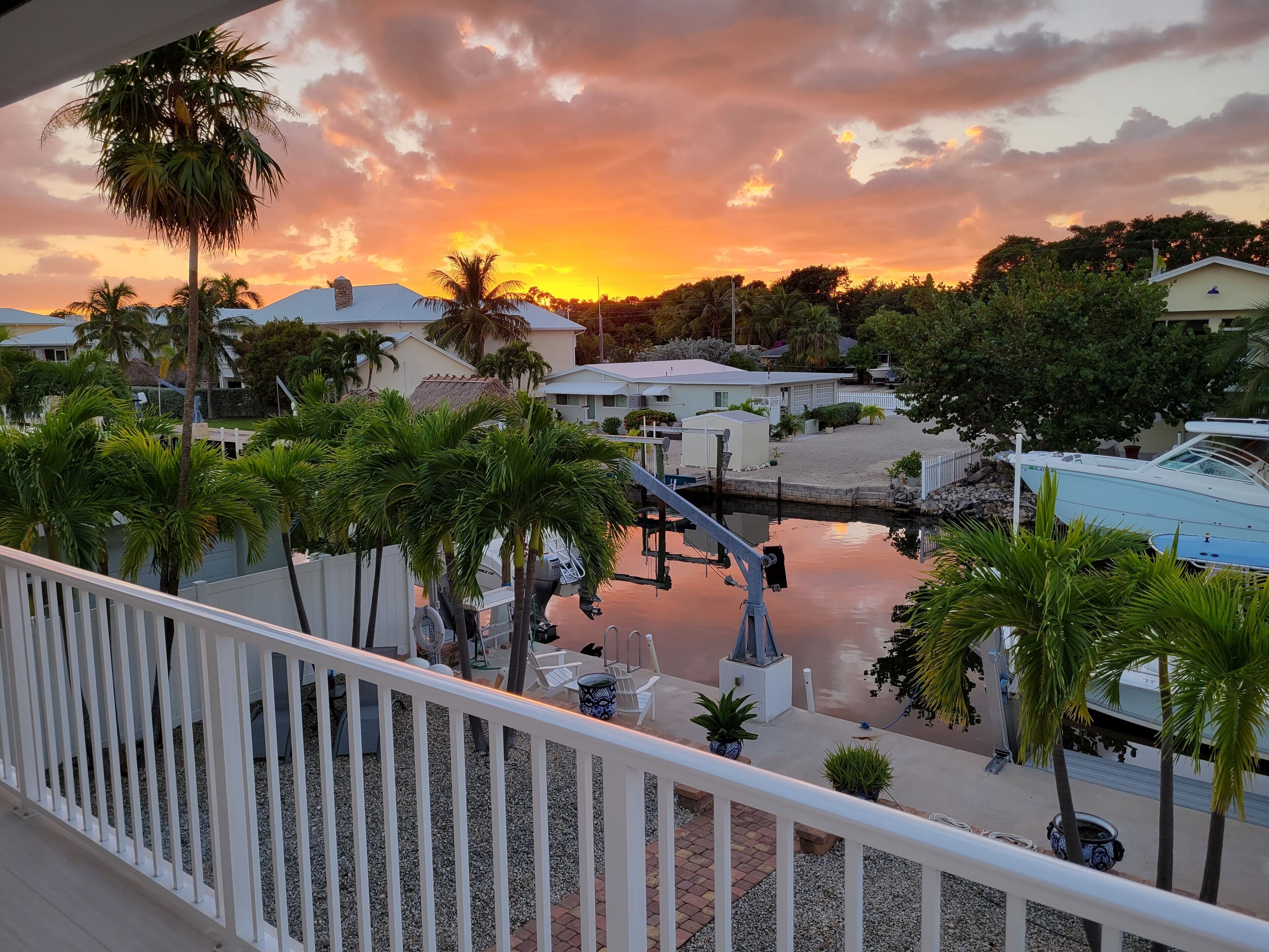 Turquoise Escape - Newly renovated Canal home with heated pool and dockage. 