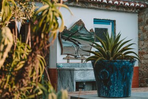 Property grounds - Comfortable, Ground Floor Apartment with Garden View (Assofaro)