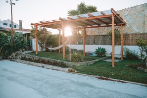 Property grounds - Comfortable, Ground Floor Apartment with Garden View (Assofaro)