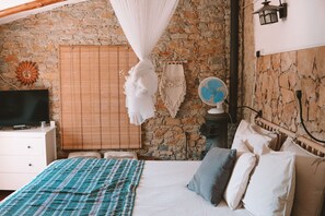 1 bedroom, iron/ironing board, Internet - Romantic Cottage on the Atlantic (Assofora)