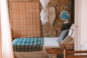 1 chambre, fer et planche à repasser, accès Internet