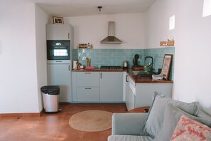 Fridge, microwave, oven, stovetop - Ground Floor Family Apartment, Garden View (Assofora)