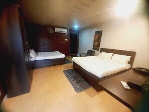 Family Shared Dormitory | Free WiFi - Rio Forest Resort (Karjat)