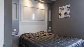Chambre 1 à 2 personnes | 1 quarto, escrivaninha, Wi-Fi de cortesia, roupa de cama