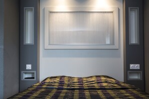 Chambre 1 à 2 personnes | 1 bedroom, desk, free WiFi, bed sheets - inital by balladins Lyon Chanas (Chanas)