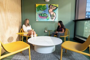 تفاصيل الفندق من الداخل