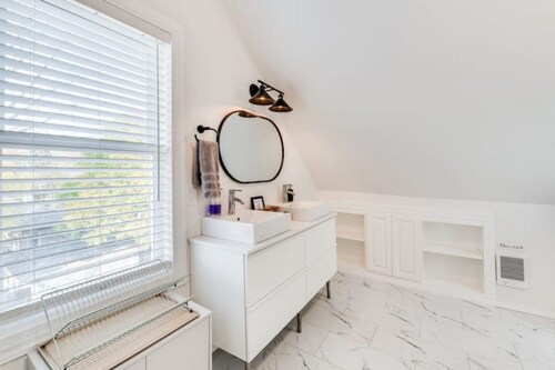 The Third Floor A-Frame with King Bed