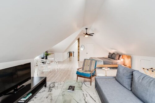 The Third Floor A-Frame with King Bed