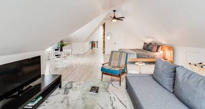 The Third Floor A-Frame with King Bed