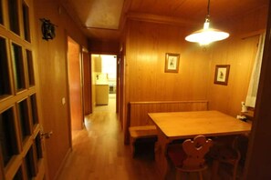 Dining - chalet with breathtaking views of the alps (Crans-Montana)