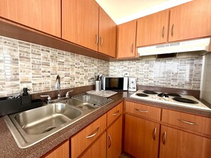 Private kitchen - Charming & Central Getaway  (San Juan)