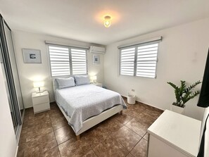 2 bedrooms, iron/ironing board, WiFi - Charming & Central Getaway  (San Juan)