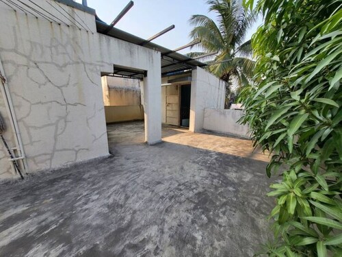 AC room & huge garden patio on rooftop of bungalow