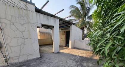 AC room & huge garden patio on rooftop of bungalow