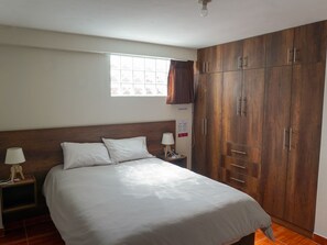 2 dormitorios, tabla de planchar con plancha, wifi gratis y ropa de cama