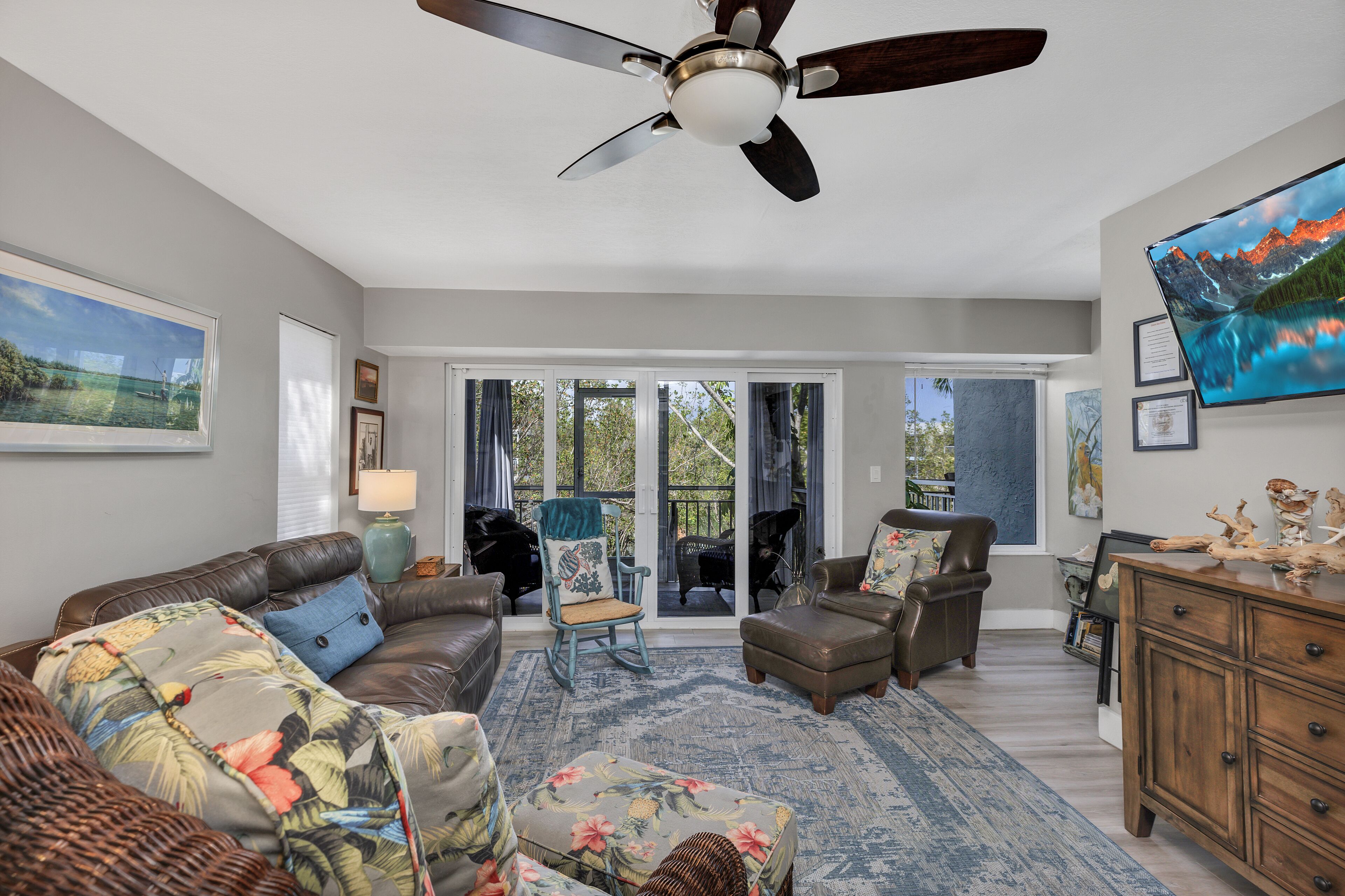 Comfortable, Spacious 3 Story Oceanside Townhouse.  Perfect for diving & Fishing