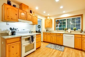 Refrigerador, microondas, parrilla de estufa y lavavajillas 