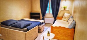 1 bedroom, travel cot, bed sheets