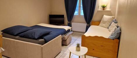 1 bedroom, travel crib, bed sheets