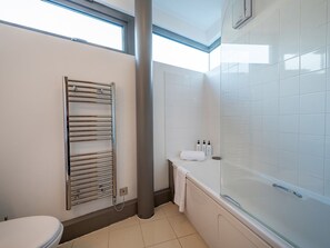 Séchoir à cheveux, serviettes fournies