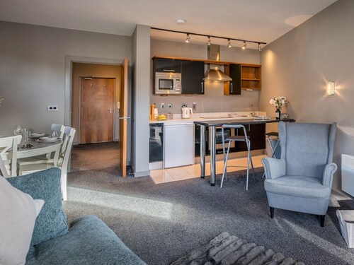 Modern flat a short walk from Shrewsbury centre - Pass the Keys