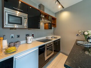 Kühlschrank, Mikrowelle, Ofen, Toaster