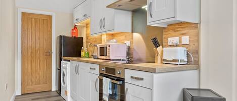 Kühlschrank, Ofen, Geschirrspüler, Toaster