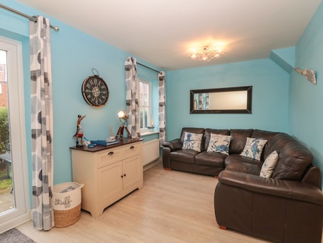 Living area. Coastal Retreat, The Bay