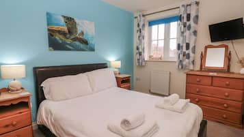 2 kamar tidur dan didekorasi berbeda-beda