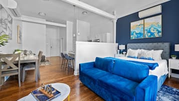 Una Smart TV, libros