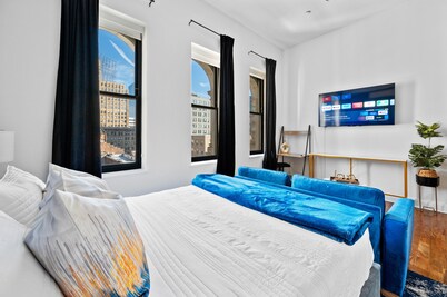 Open space lux studio near EWR - 1 min walk to Prudential
