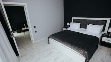 In-room safe, desk, soundproofing, free WiFi