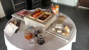 Free daily buffet breakfast