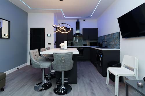 Superior Apartment, Ensuite (2 bedroom - Sleeps 7) | Shared kitchen