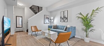 Brand New Luxury 2 Bedroom Oakville Townhouse with King Bed!