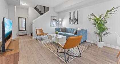 Brand New Luxury 2 Bedroom Oakville Townhouse with King Bed!