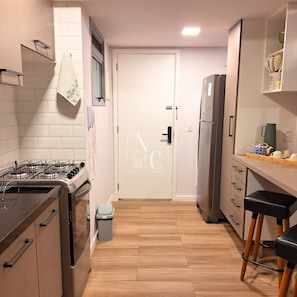 Monolocale comfort | Cucina privata | Frigorifero con congelatore, pentole/stoviglie/utensili