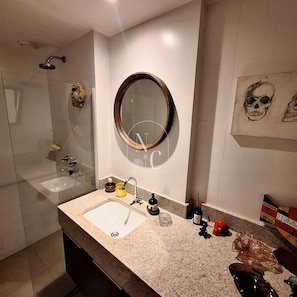 Studio | Bathroom