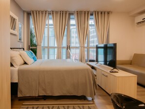 Design Studio | Free WiFi - RioDowntown Hub by RNC Flats (Rio de Janeiro)