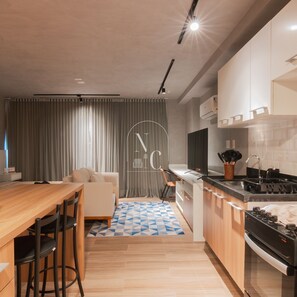 Business Apartment | Dapur peribadi | Peti sejuk/penyejuk beku saiz penuh