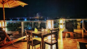 تناول الطعام بالخارج