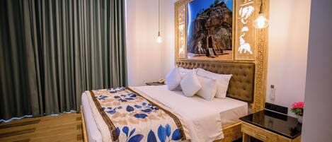 高档床上用品、羽绒被、加厚床垫、迷你吧