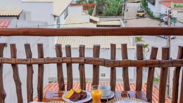 Café da manhã com buffet grátis todos os dias