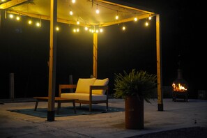 Terrace/patio - Weekend getaway with Hot Tub, pet friendly. 30 mins from Columbus. (Alexandria)