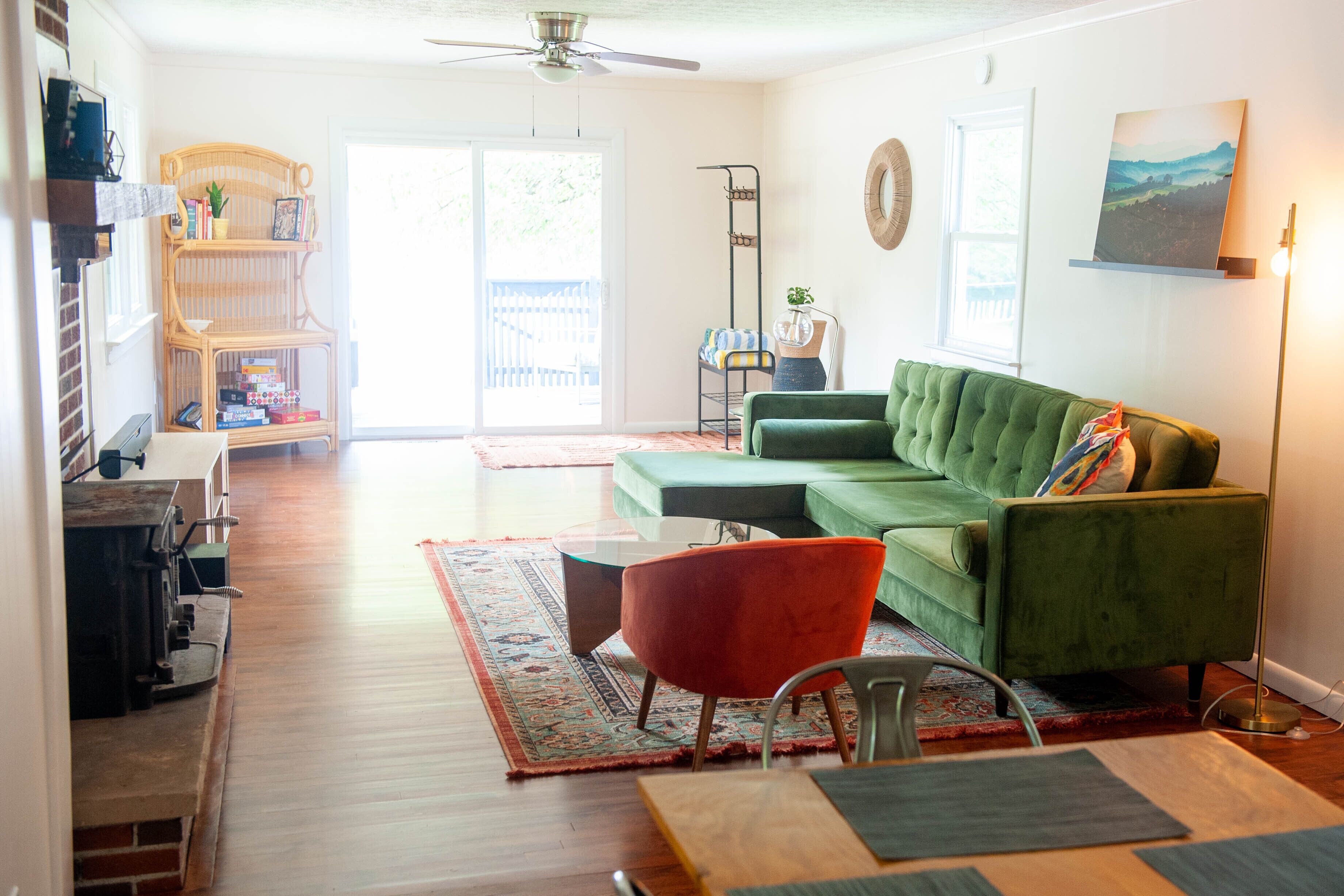 Älytelevisio, kirjoja, musiikkikirjasto, stereot