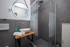 Studio | Bathroom