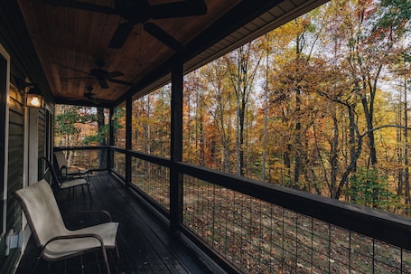 Terrace/patio. Mountain Memories Cabin
