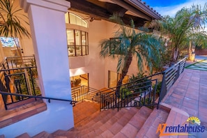 المنطقة المحيطة بالمنشأة